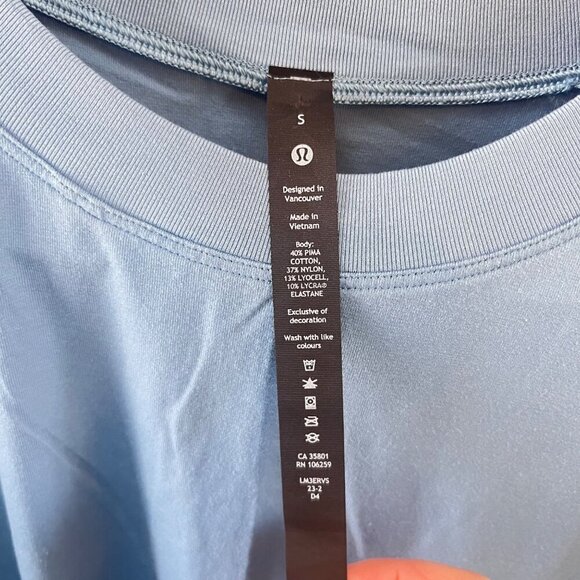 Lululemon Mens Fundamental Blue Short Sleeve T-Shirt With‎ Chest Pocket S - Picture 2 of 5